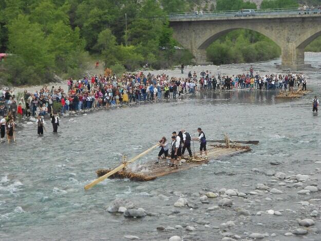 Los nabateros descienden por el río Cinca desde Laspuña a Aínsa