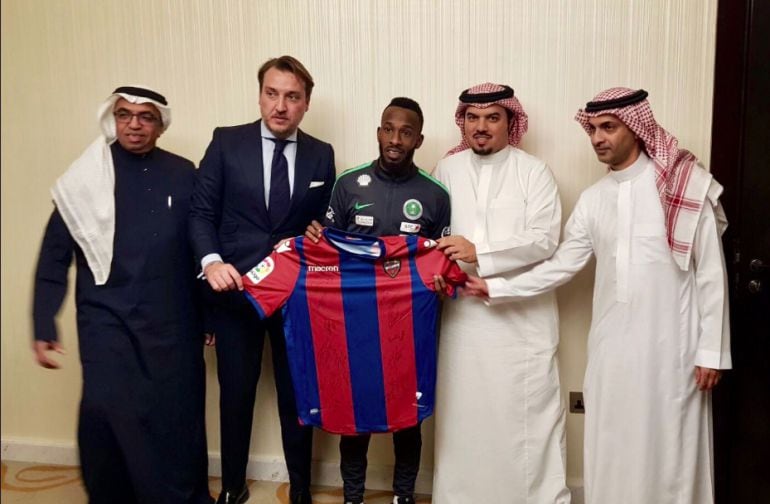 Quico Catalá, presidente del Levante, durante la presentación del nuevo jugador saudí que llega cedido a la entidad granota