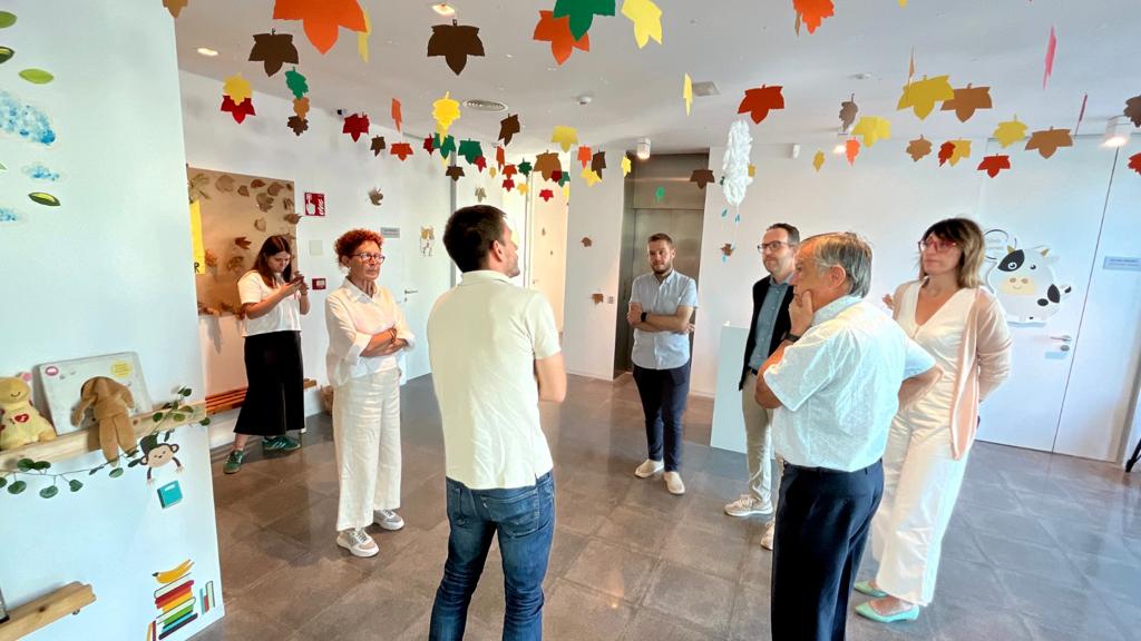 Grupo municipal socialista de Elche visitando instalaciones de Fundación Salud Infantil