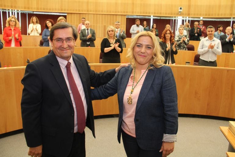 La socialista Purificación López toma posesión como diputada en la Diputación de Granada