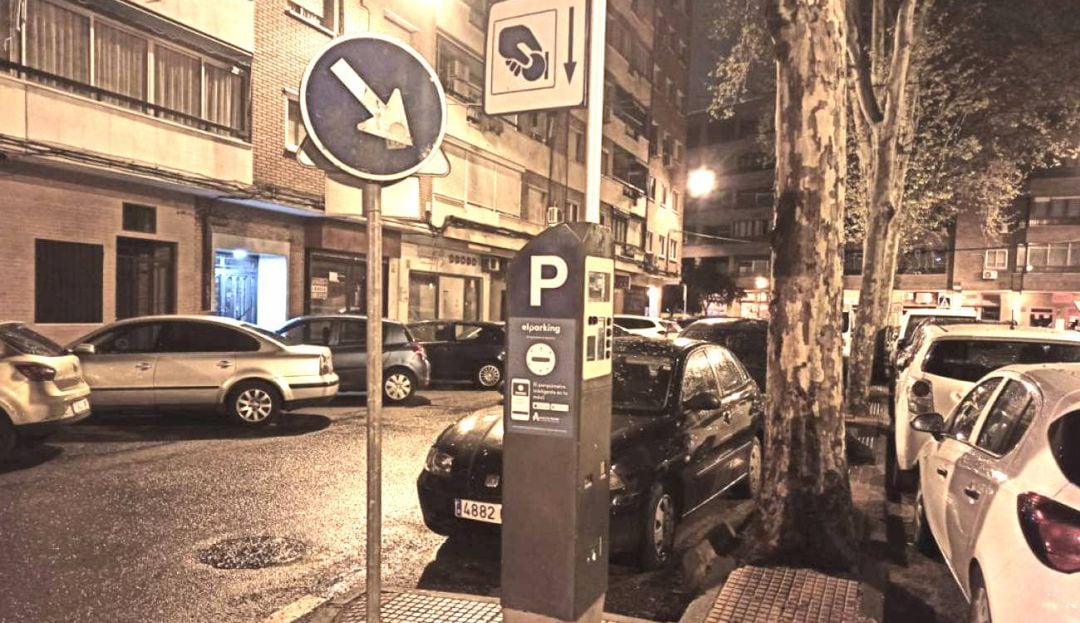 Poste para el pago de estacionamiento regulado en Alcalá de Henares