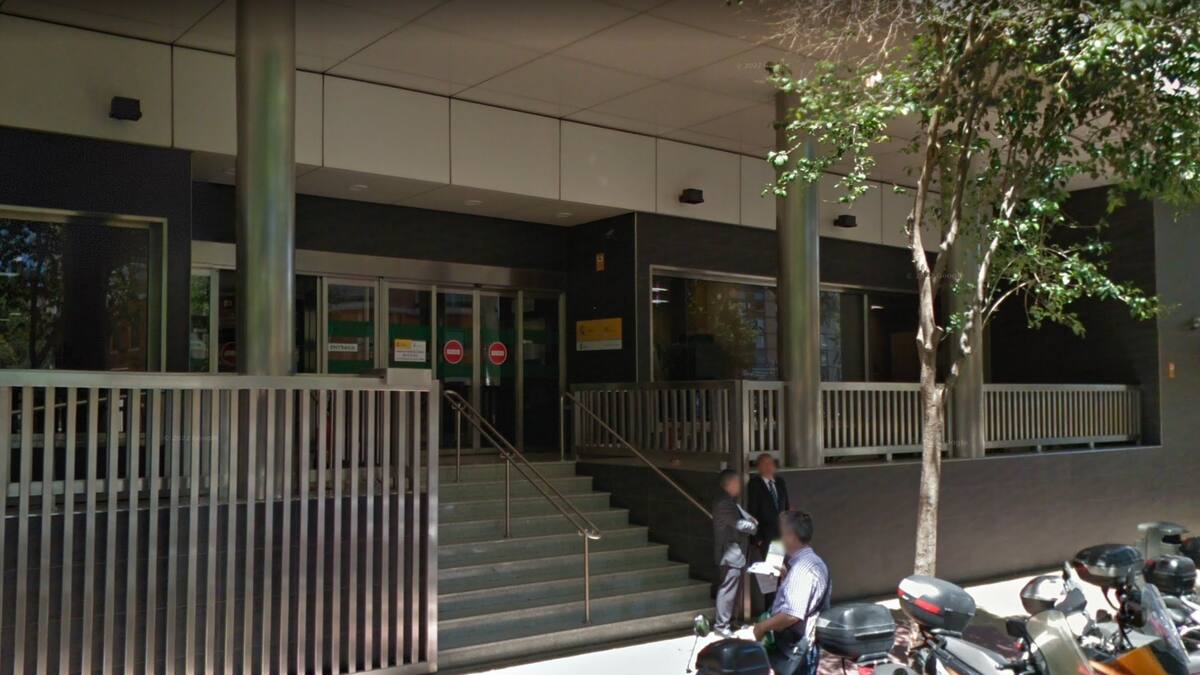 Policía Nacional ha desalojado la oficina de la Tesorería de la Seguridad social ante la llegada de un paquete sospechoso