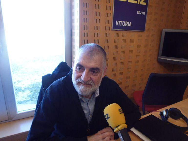 El candidato a la alcaldía de Vitoria del PSE en los estudios de la SER