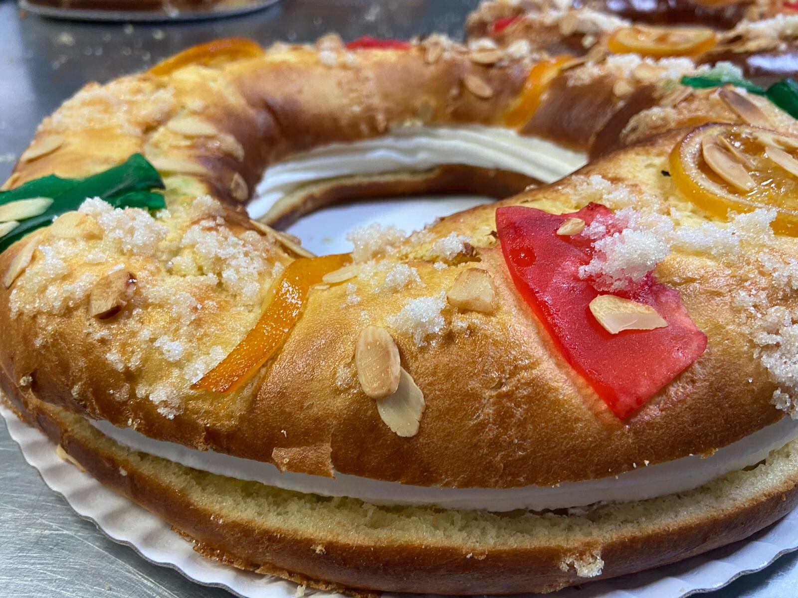 El Roscón de Reyes, en sus diferentes modalidades, es la estrella de La Tahona Cántabra cada navidad.