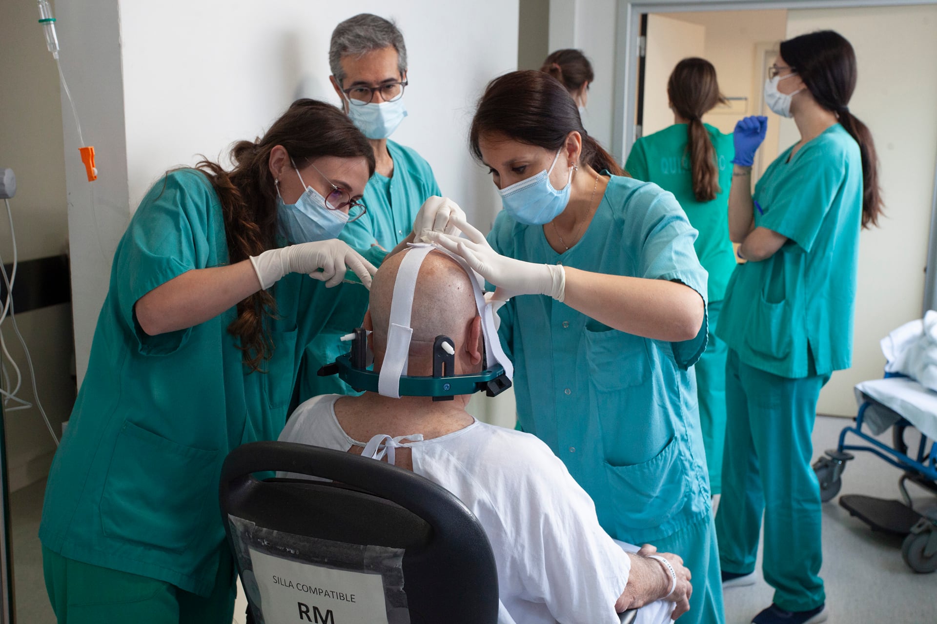 El Hospital San Pedro de Logroño ha comenzado a aplicar una nueva técnica contra el Parkinson para reducir los temblores.