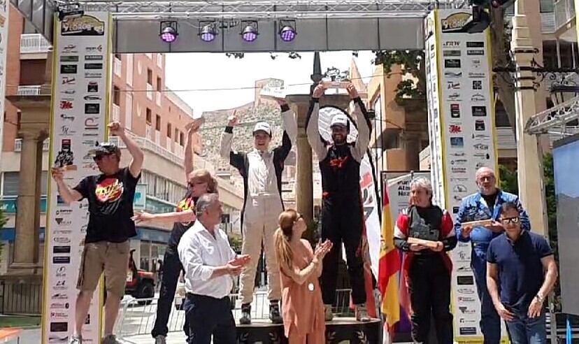 José Augusto González "Capu2 y Pochola Hernández en el podio de Lorca