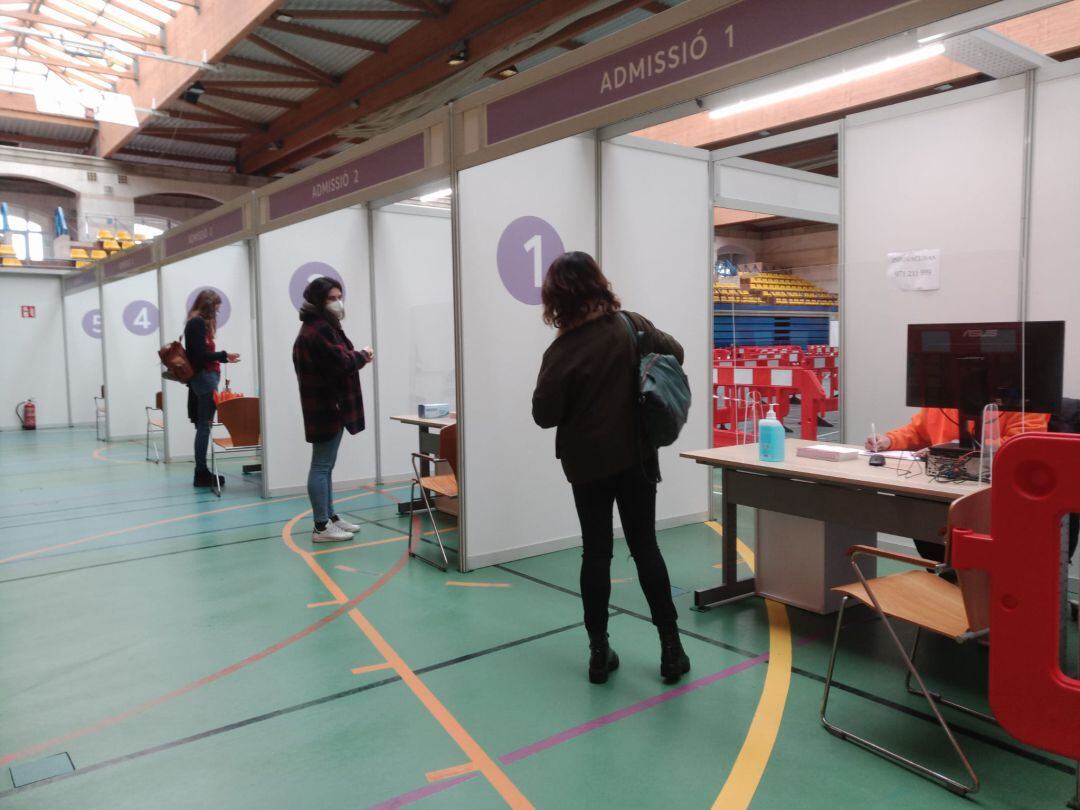 Punto de vacunación masiva en Germans Escalas.