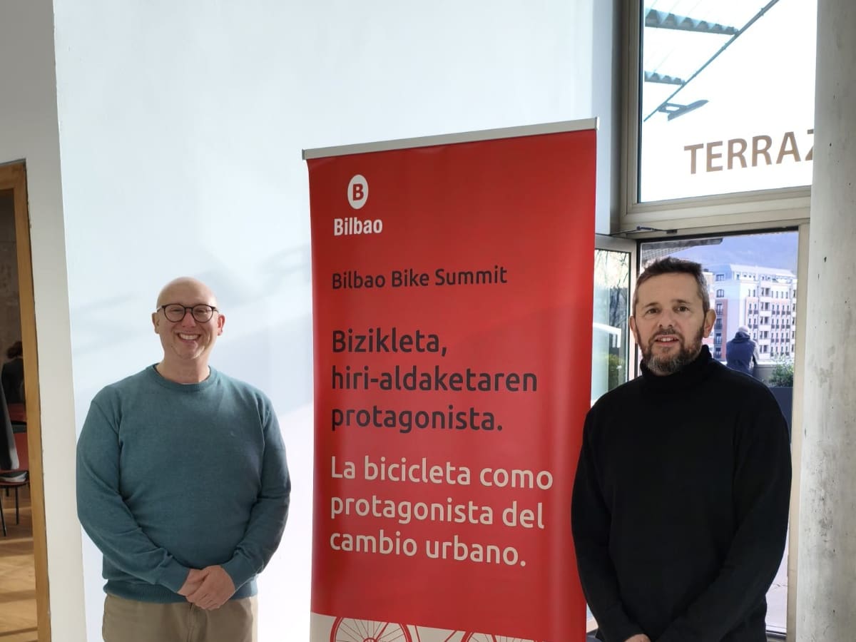 Villena busca en Bilbao experiencias de éxito en la promoción de la bicicleta como medio de transporte urbano