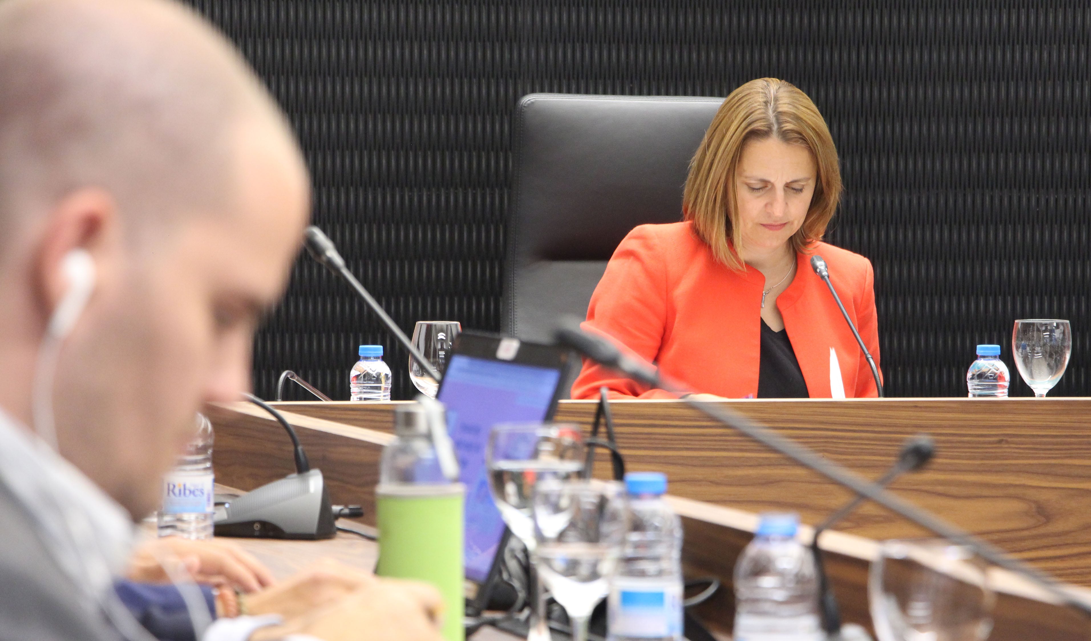 La cònsol major d'Escaldes, Rosa Gili, durant la sessió de comú.