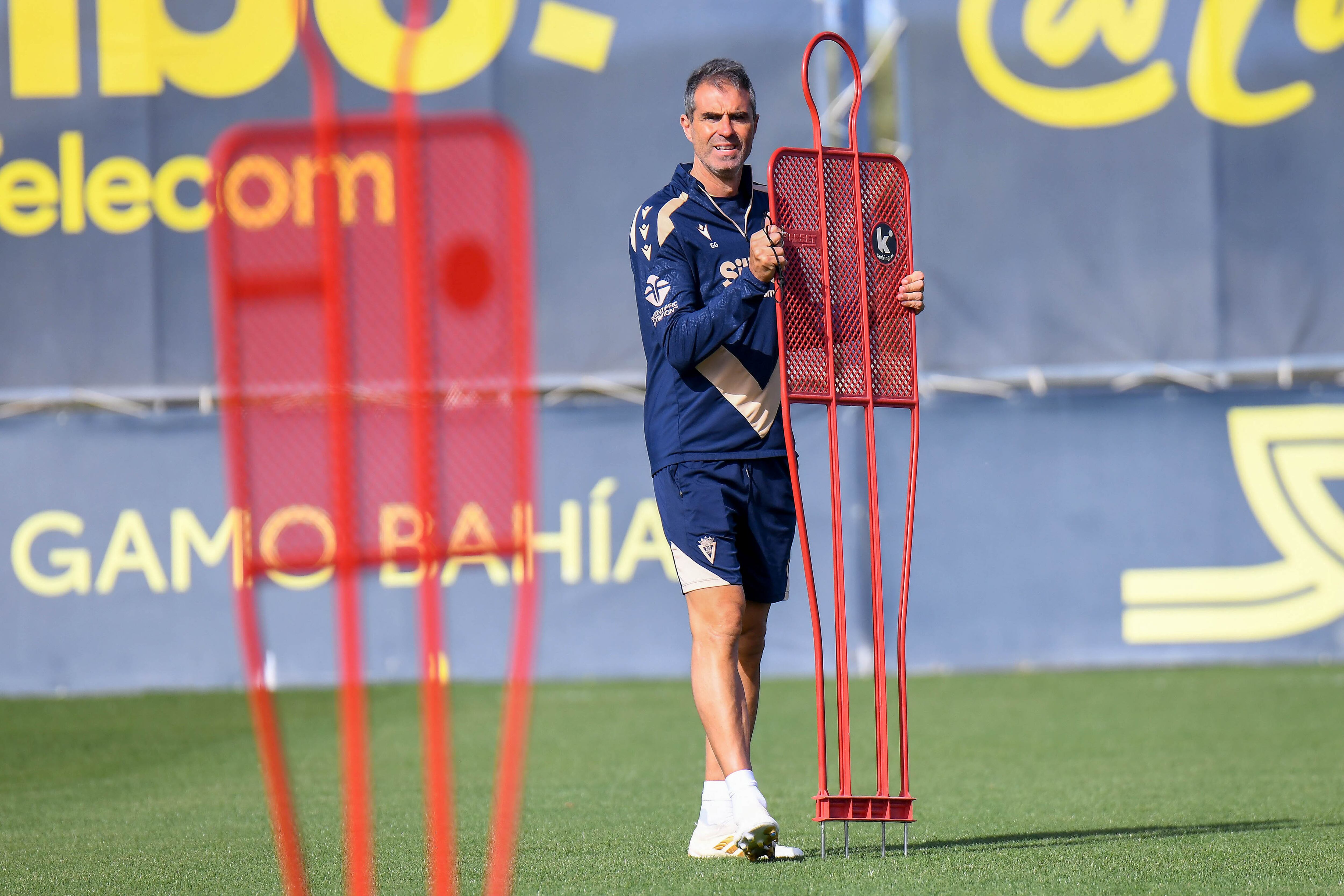 Garitano dirigiendo un entrenamiento en la Ciudad Deportiva.