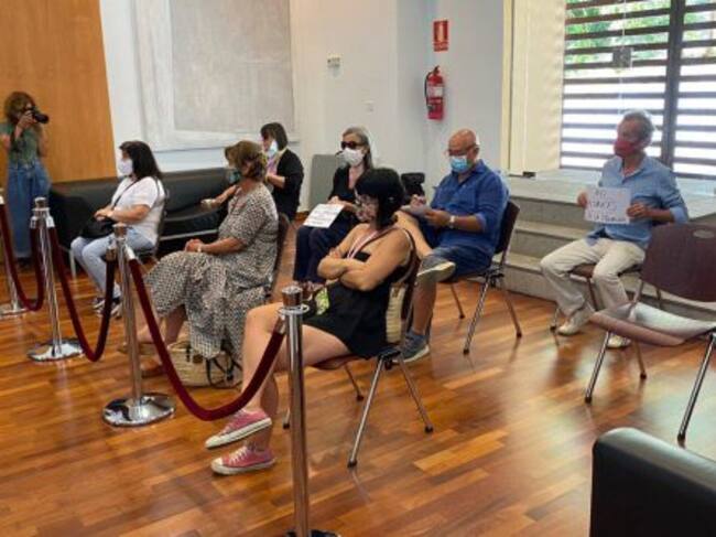 Media docena de vecinos han acudido al pleno