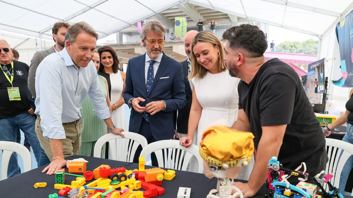 El campus de Lorca acoge `eXPeriencia 6.0´ un evento tecnológico con 30 actividades dirigidas a mayores