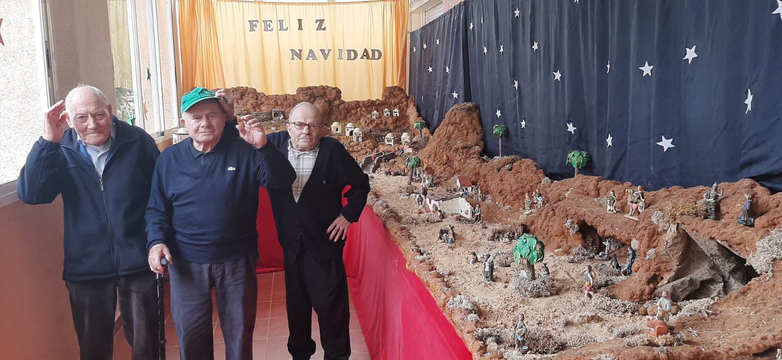 Los mayores, con el belén