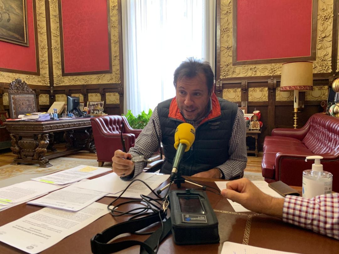 Óscar Puente durante la entrevista en Hoy por Hoy Valladolid