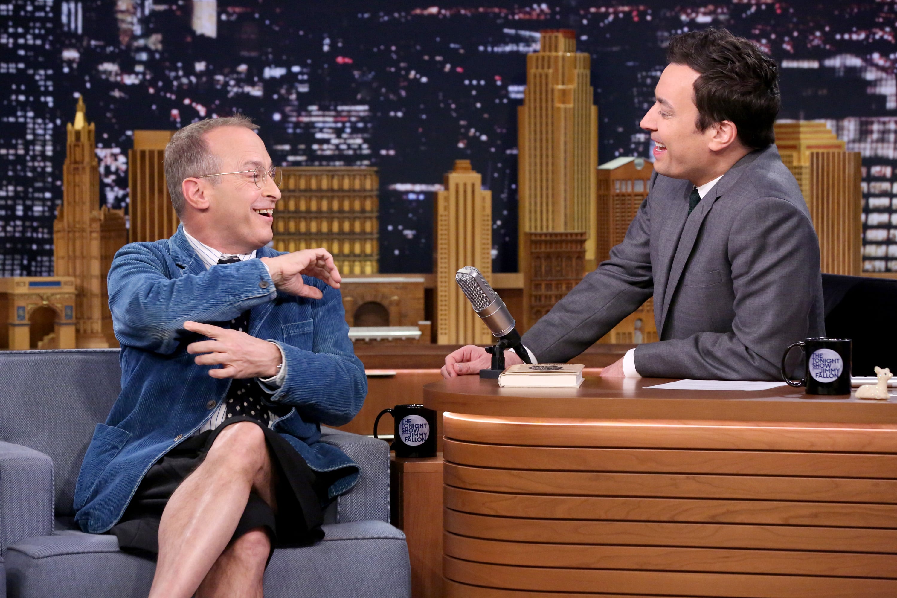 THE TONIGHT SHOW CON JIMMY FALLON. El escritor David Sedaris durante una entrevista con el presentador Jimmy Fallon el 2 de diciembre de 2014.