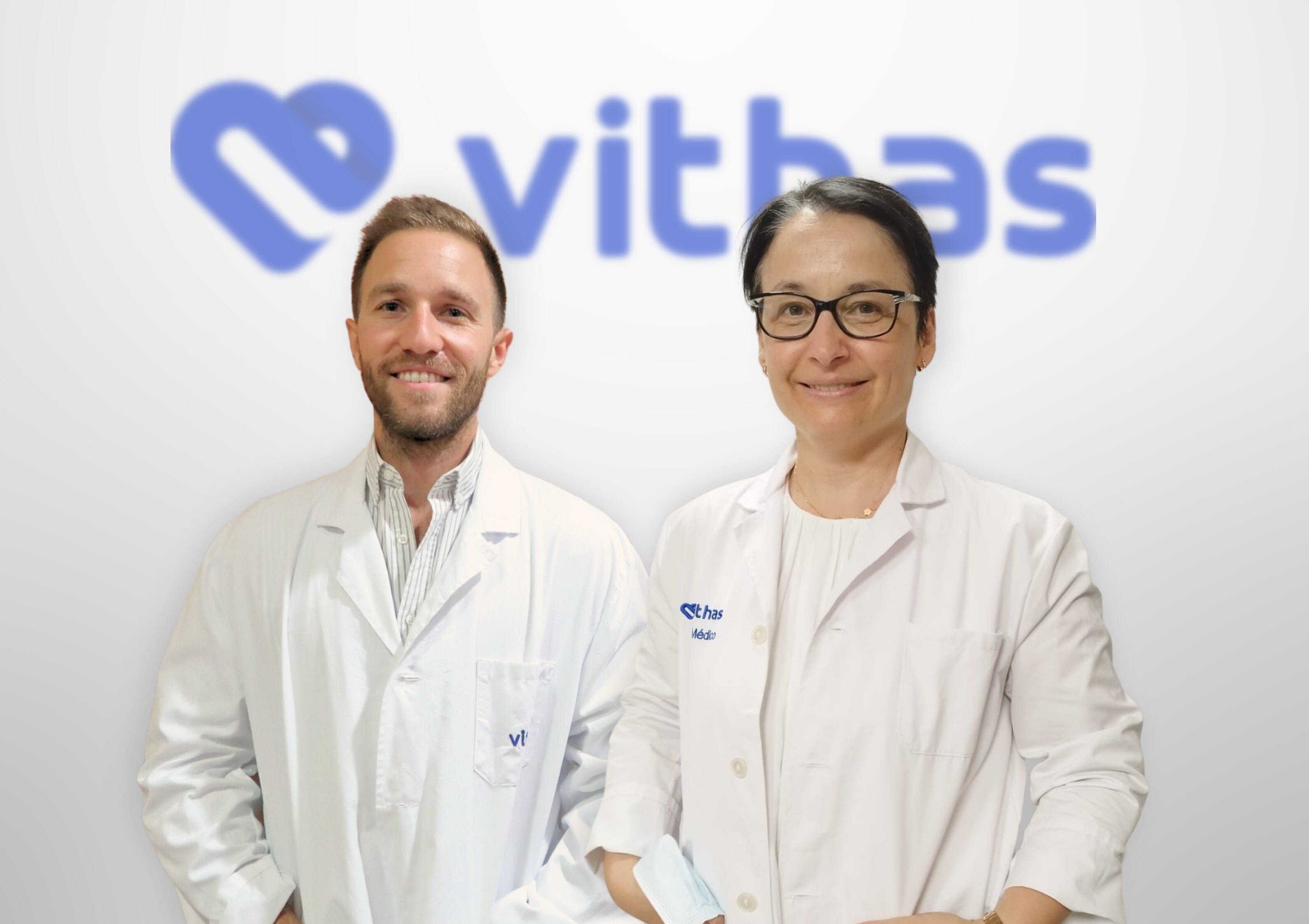 El Dr. Francisco Rodríguez junto a la Dra. Antonia Luis, traumatólogos de Vithas Sevilla