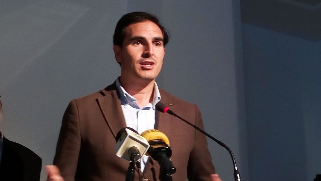 Guzmán Gómez va esbozando algunas pinceladas de su programa electoral