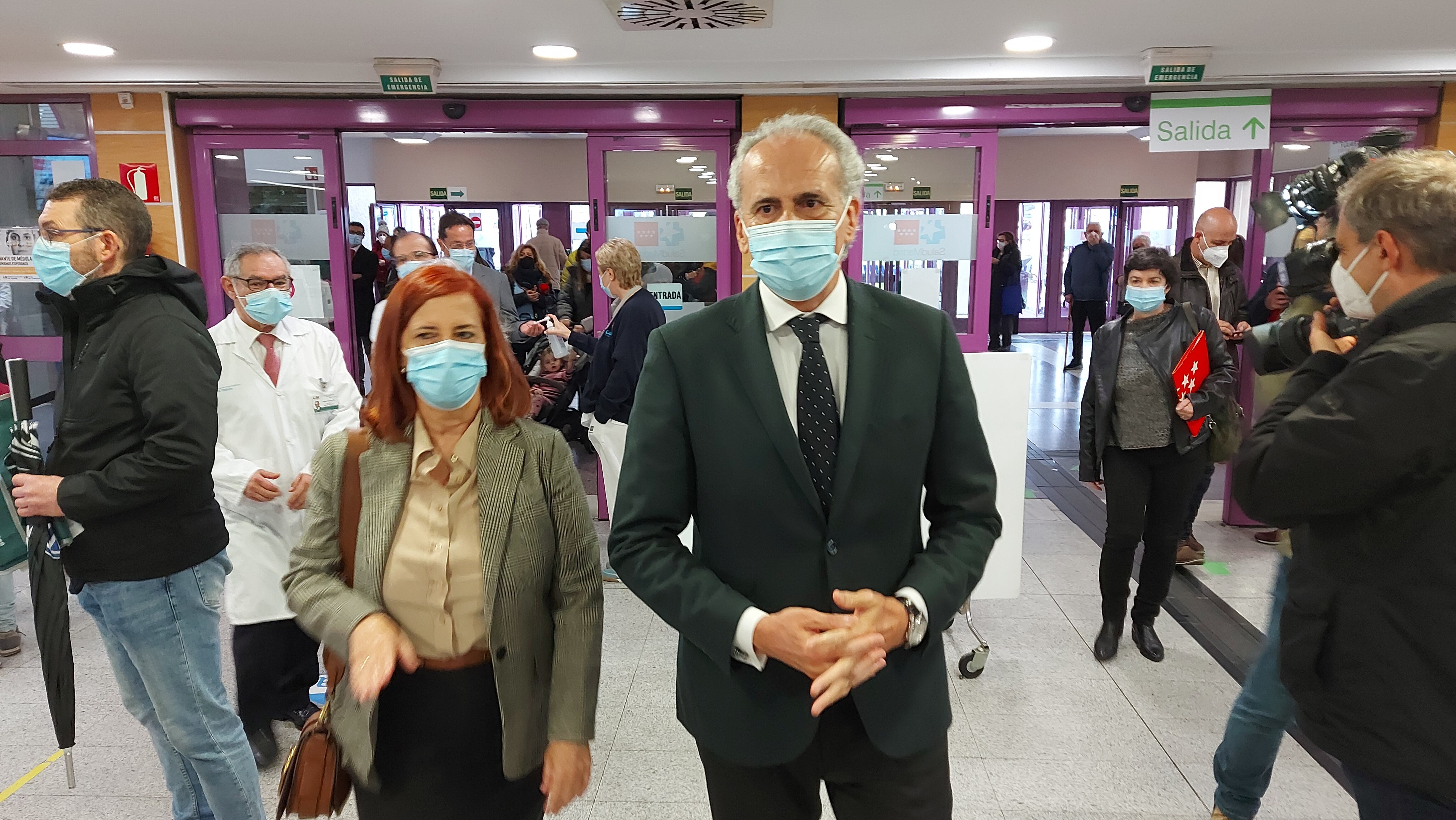 El consejero madrileño de Sanidad en el Hospital de Getafe