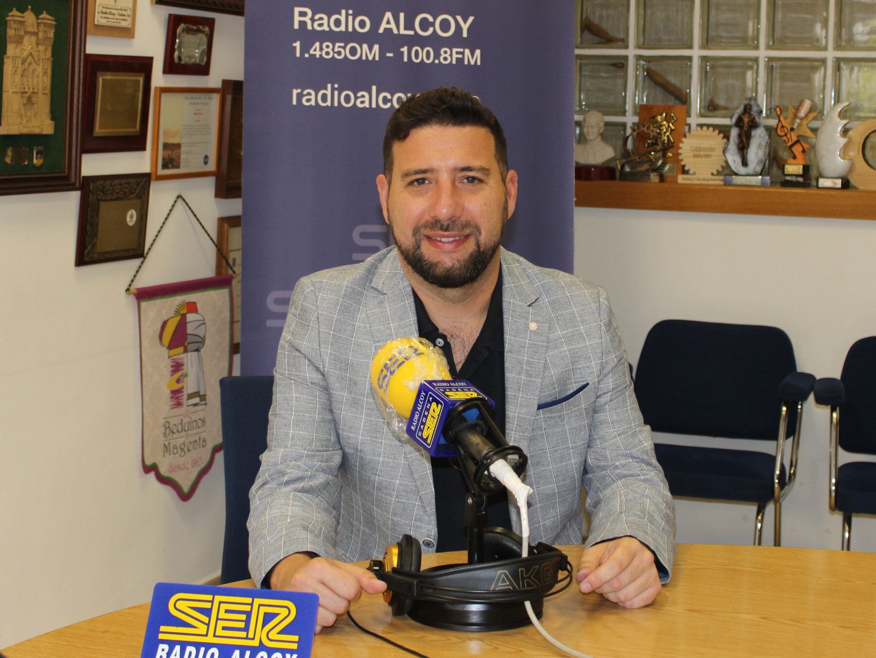 Àlex Cerradelo en el estudio central de Radio Alcoy