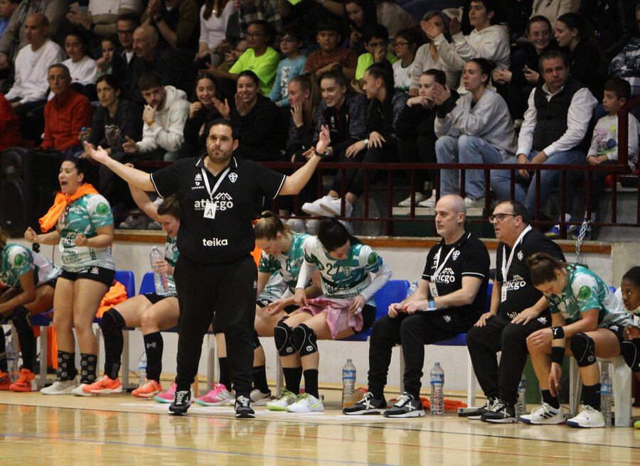 Joaquín Rocamora durante un partido del Elche Atticgo en el Pabellón Esperanza Lag