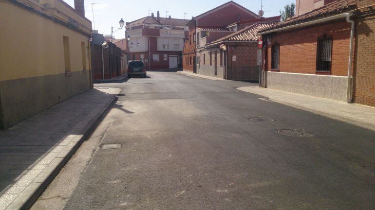 Uno de los badenes de la calle Inés Moro en el barrio del Cristo es prácticamente imperceptible