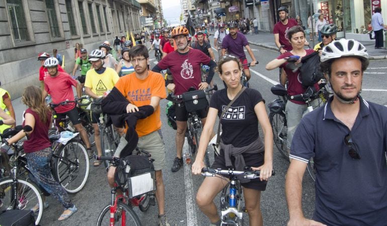 Usuarios de bicicleta en una concentración 