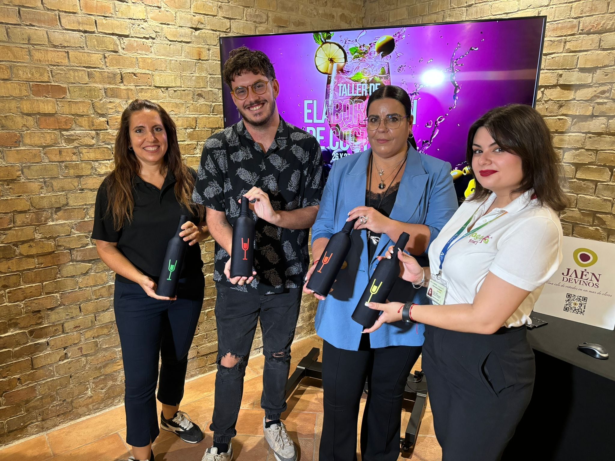 Inma Moreno, Salva Cantero, Pilar Meseguer y Helena Arjona, en la presentación de las propuestas en Jaén De Vinos.