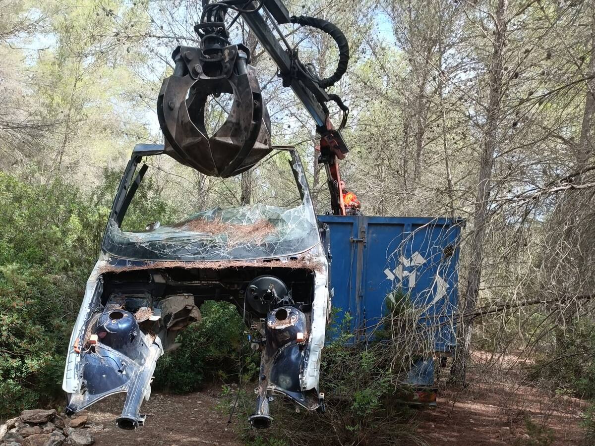 La Policía de Santa Eulària interviene este verano en 132 denuncias por asentamientos y acampadas ilegales