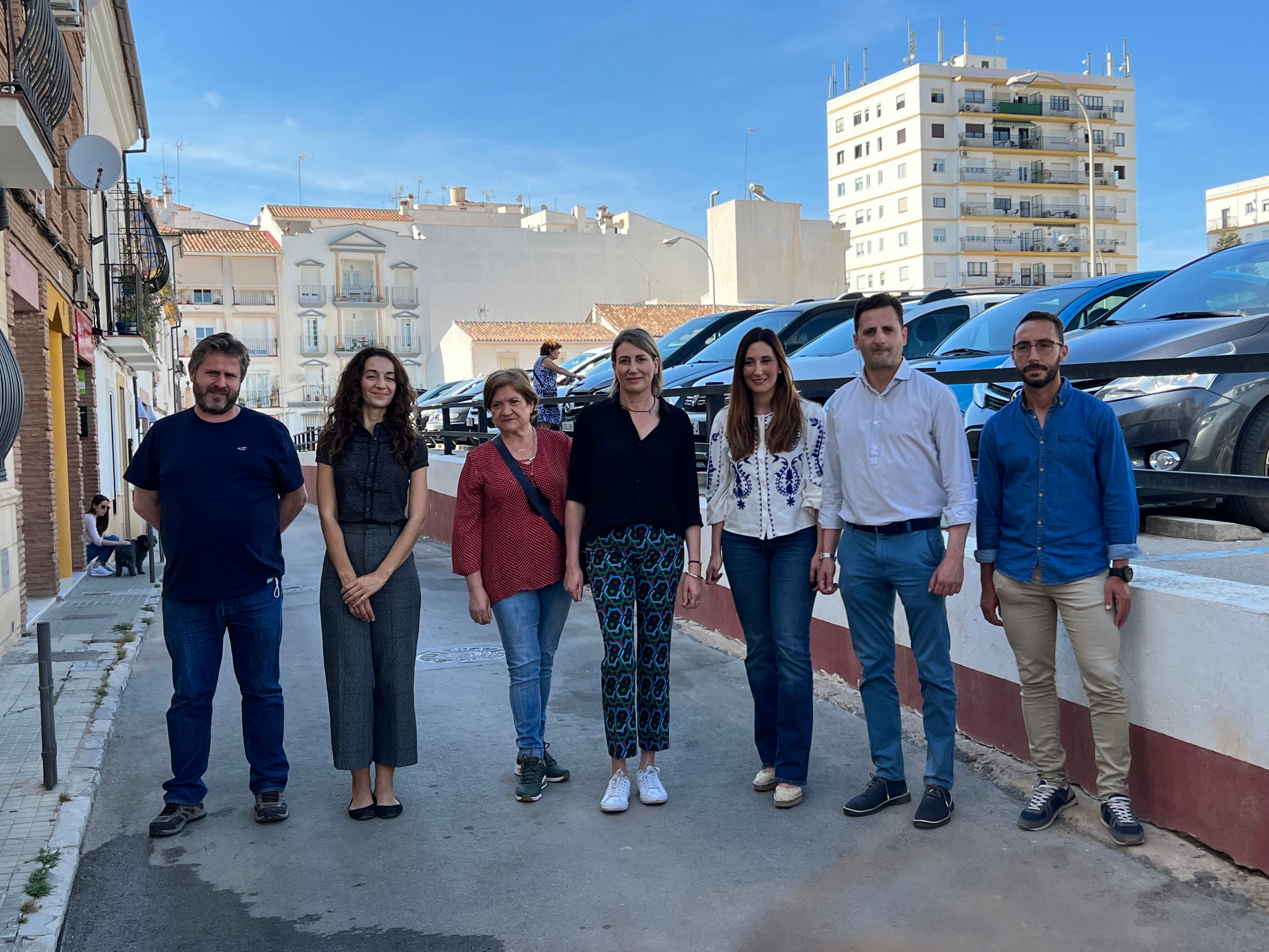 Componentes del PSOE de Ronda junto a Mari Nieves Ramírez