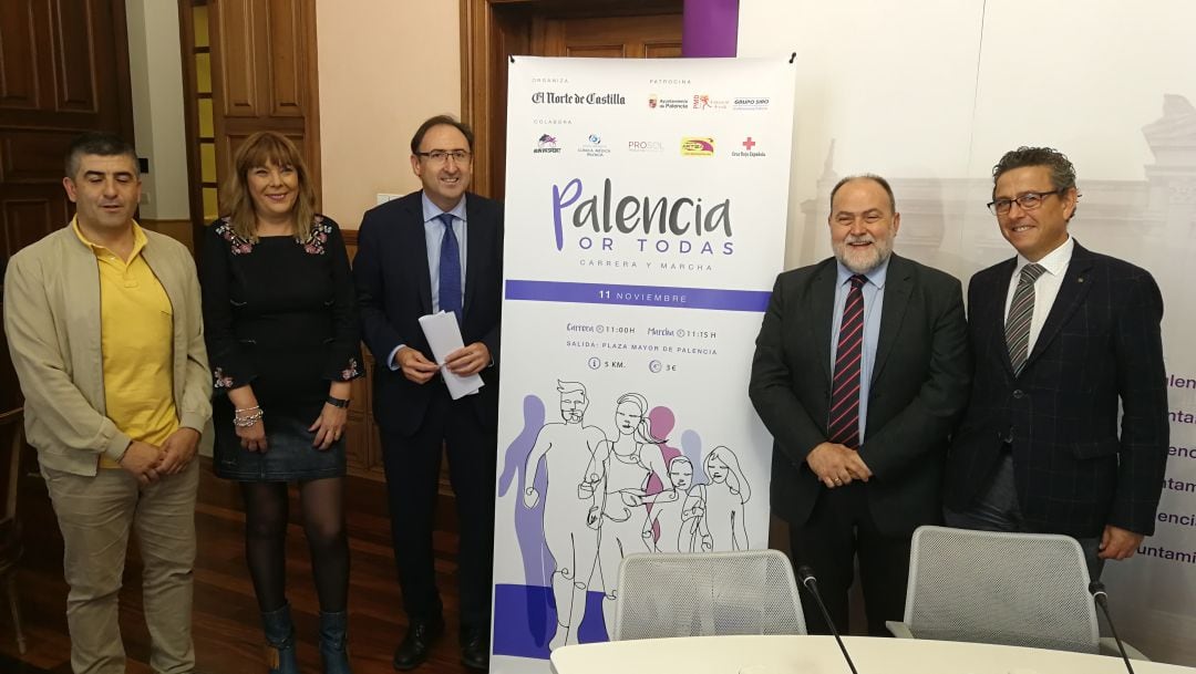Imagen de la presentació de la carrera y marcha en el Ayuntamiento de Palencia