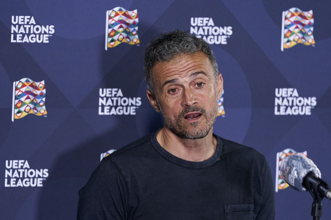 Luis Enrique atiende a la prensa. 