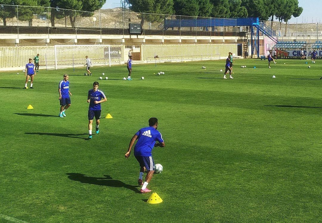 James Igbekeme en el entrenamiento de esta mañana