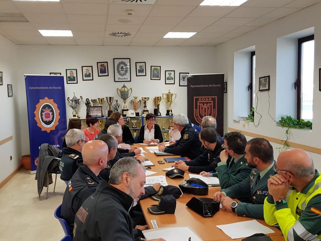 Al encuentro han acudido representantes de todos los Cuerpos y Fuerzas de Seguridad de la zona