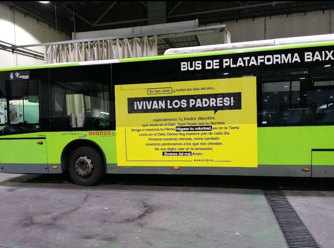 La campaña, en un autobús - ¡Vivan los padres!