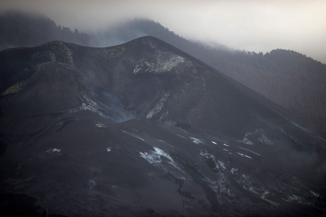 Imagen del volcán de La Palma tras el cese de la emisión de lava