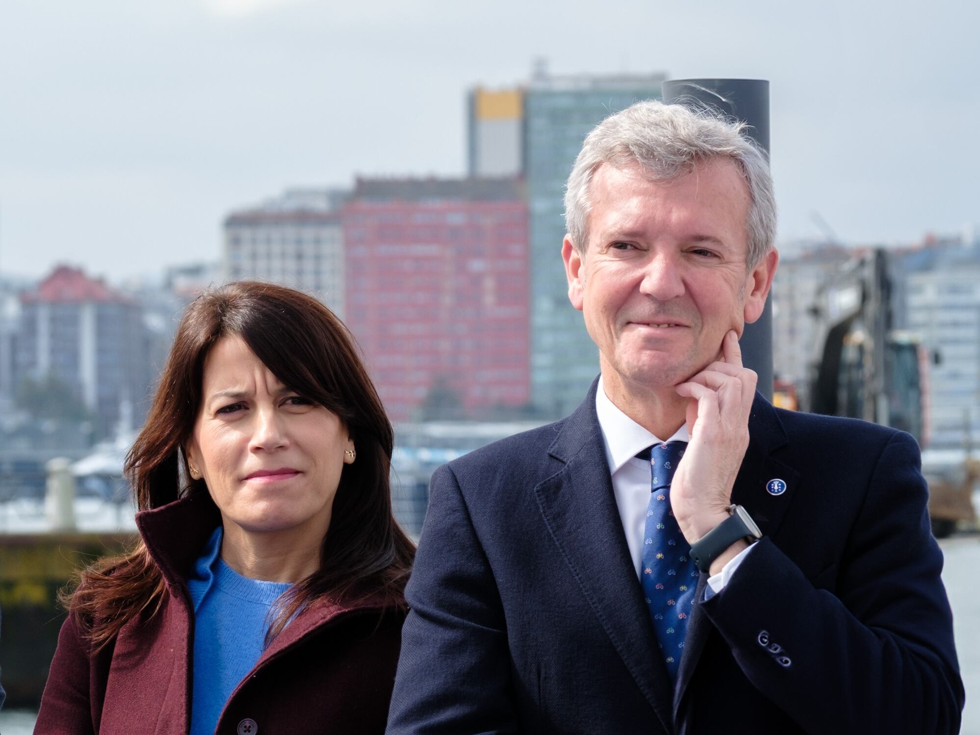 O presidente da Xunta de Galicia, Alfonso Rueda, acompañado da conselleira de Vivenda e Planificación de Infraestruturas, María Martínez Allegue, participa no inicio das obras da estrutura flotante do Parrote. Paseo Marítimo Alcalde Francisco Vázquez (A Coruña), 25/3/25.