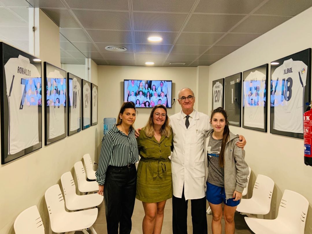 Ripoll, Lorena García y las dos jugadoras.