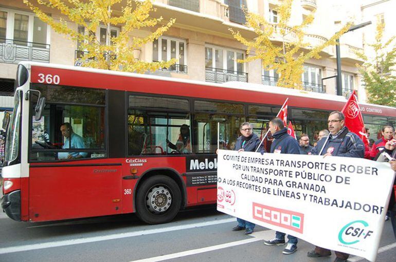 Imagen de archivo de una de las últimas protestas de los autobuseros de la ciudad de Granada