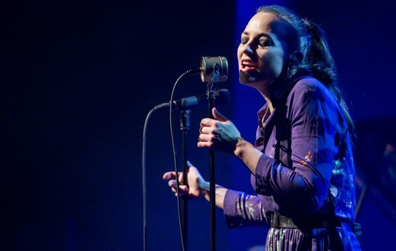 Leonor Watling durante una actuación de Marlango en Barcelona