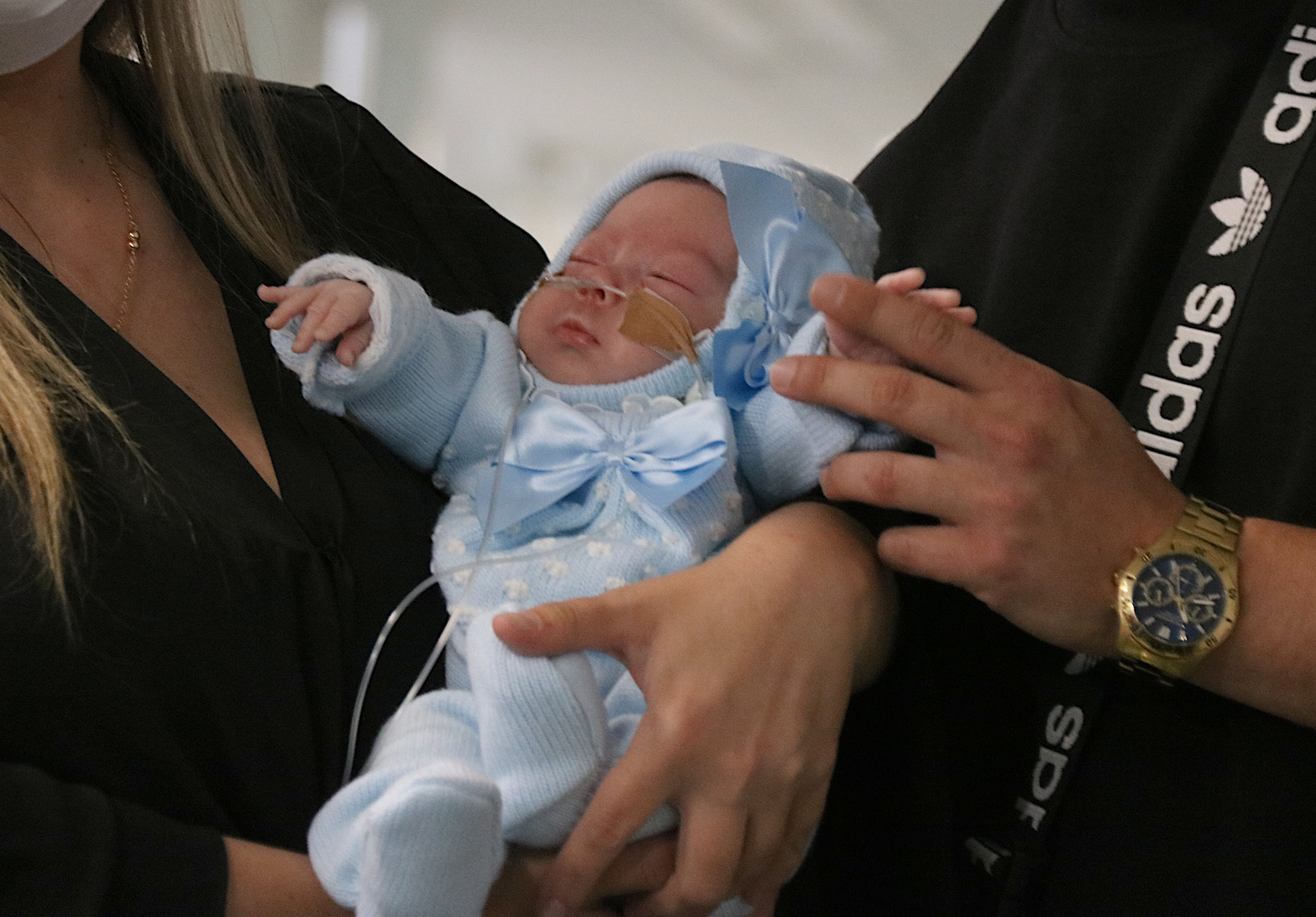 Jesús ha recibido el alta a los dos meses y medio de nacer por cesárea