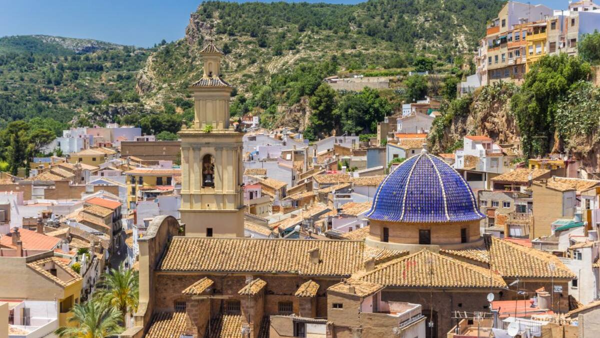 Entrevista en Hora 14 Comunitat Valenciana a Juncal Carrascosa, alcaldesa de Bunyol, que pide a sus vecinos autoconfinarse