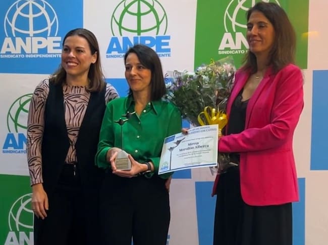 Mireia Morollón, periodista de SER Ciudad Real, recibe el Premio Periodístico Educativo en su XXI que concede ANPE Ciudad Real