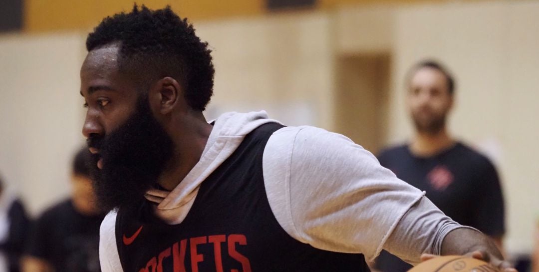 James Harden, durante un entrenamiento de la presente temporada