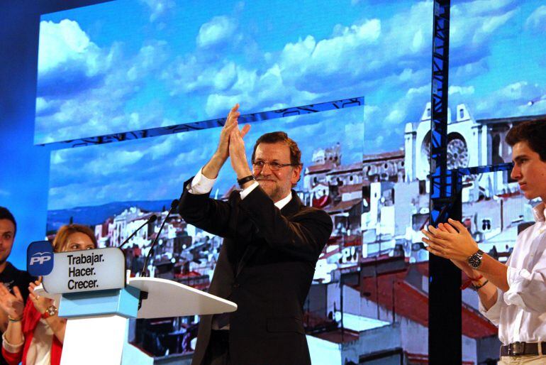 Rajoy veu &quot;poc intel·ligent&quot; que es forci els catalans a renunciar &quot;a alguna identitat pròpia&quot;