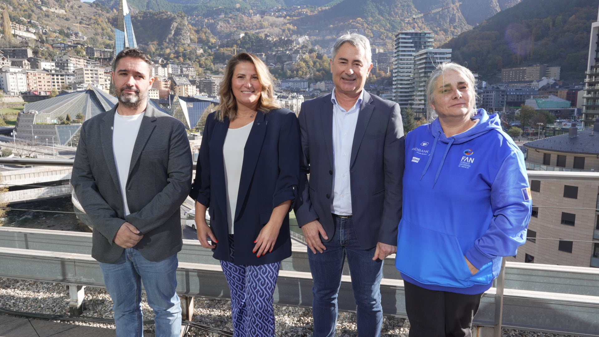 El director tècnic de Natació, Alfonso Maltrana; la directora de Banca País d’Andbank, Maria Suárez; el president de la FAN, Joan Clotet; i la Coordinadora de Natació artística, Natàlia Meca