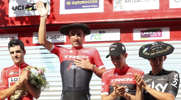 Michal Kwiatkowski, junto a Bauke Mollema, Haimar Zubeldia y Tony Gallopin