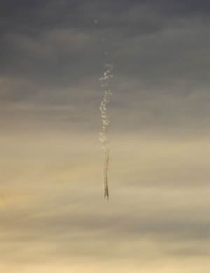 En la imagen se ve un meteorito diurno similar captado sobre los Andes bolivianos en agosto de 2011.