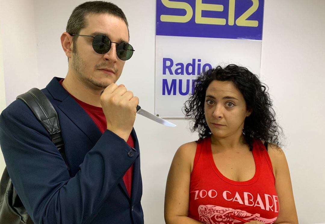 Emmanuel Vizcaíno y Elena Serrano, integrantes de la compañía de teatro Zoo Cabaret