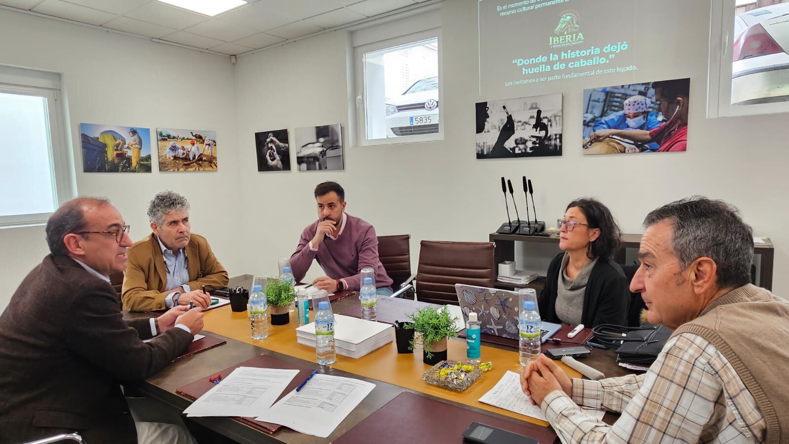 Reunión de Rafa Mateos con el Colegio de Veterinarios