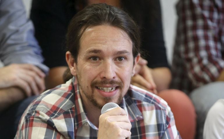 El líder de Podemos, Pablo Iglesias, habla durante una conferencia de prensa